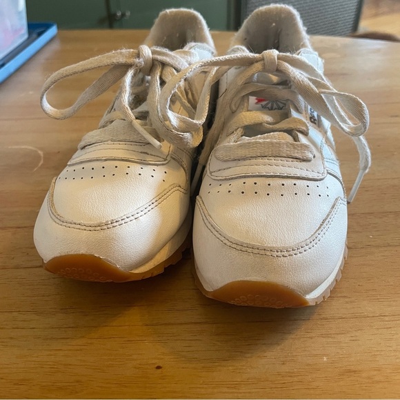 Reebok kid's Classic Leather Sneaker - Picture 3 of 7